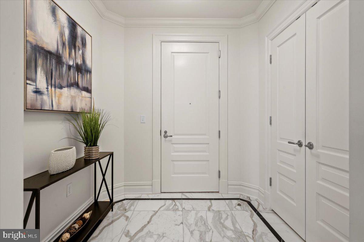 6900 Fleetwood Road, Unit 208 McLean, VA 22101 - Photo 3 of 38