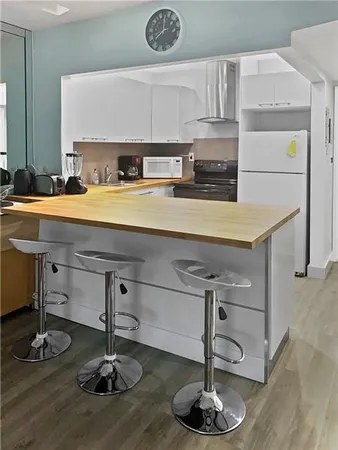 $169,000 | 221 Southeast 9th Avenue, Unit 103, Pompano Beach, FL 33060