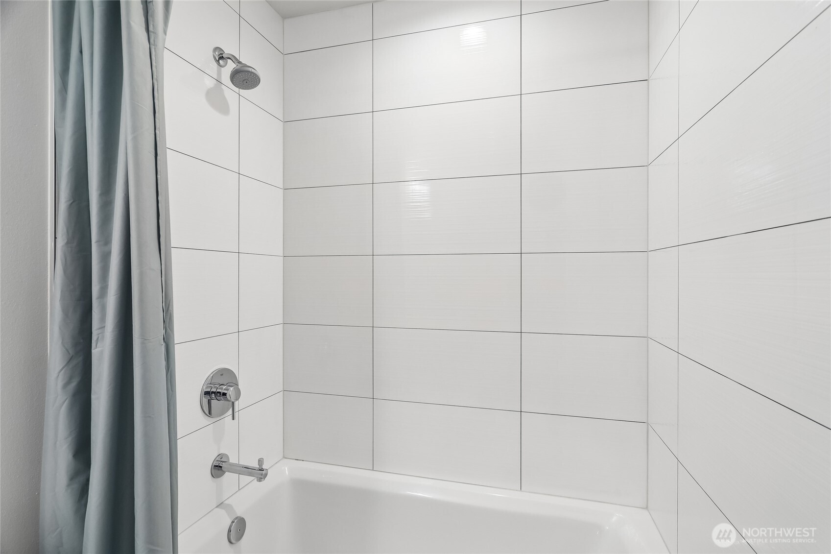 3913 Southwest Hudson Street Seattle, WA 98136 - Photo 6 of 27
