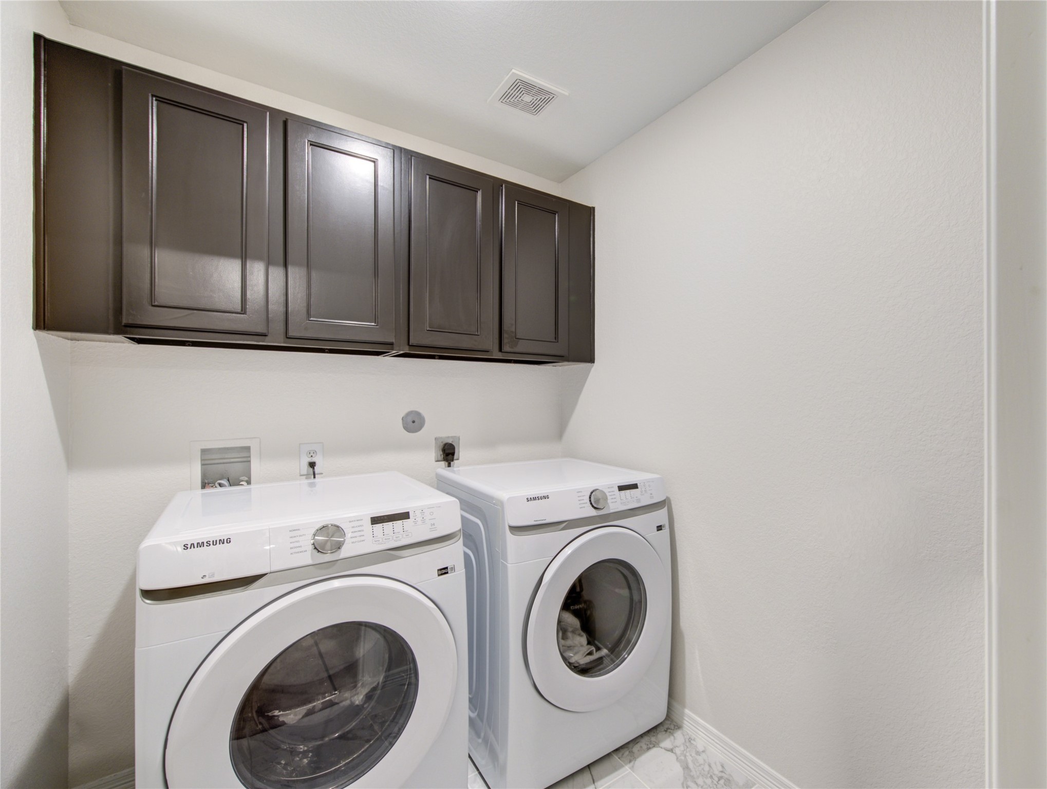 8030 Scanlan Trace Missouri City, TX 77459 - Photo 14 of 17 a utility room with dryer and washer