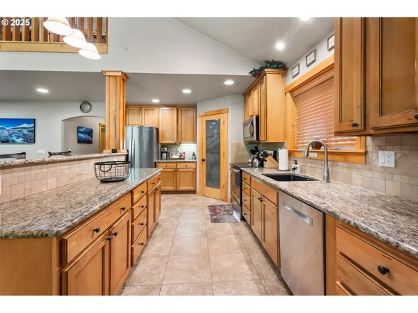 $849,900 | 68182 East Twinberry Loop, Welches, OR 97067