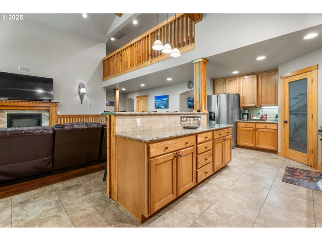 $879,400 | 68182 East Twinberry Loop, Welches, OR 97067