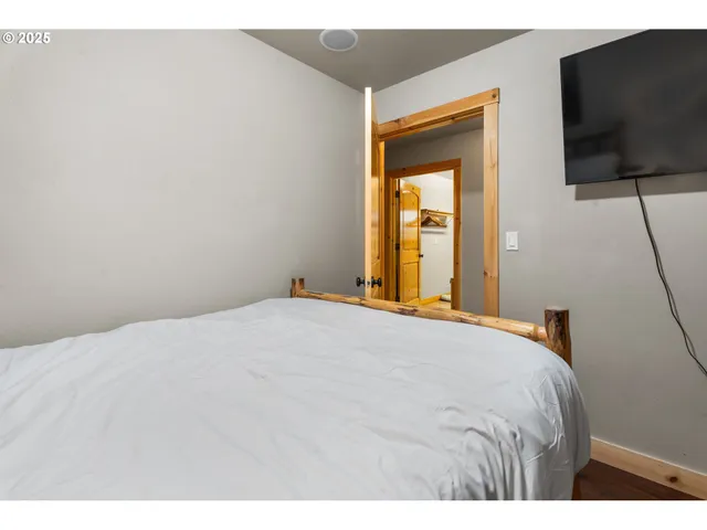 $879,400 | 68182 East Twinberry Loop, Welches, OR 97067