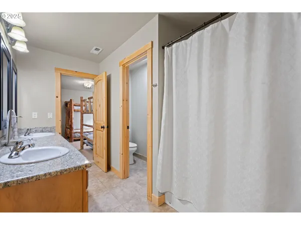 $849,900 | 68182 East Twinberry Loop, Welches, OR 97067