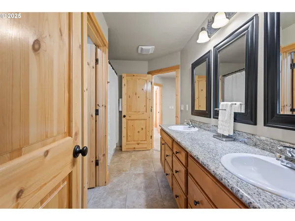 $849,900 | 68182 East Twinberry Loop, Welches, OR 97067