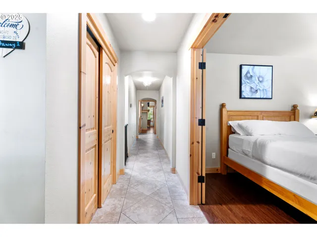 $879,400 | 68182 East Twinberry Loop, Welches, OR 97067