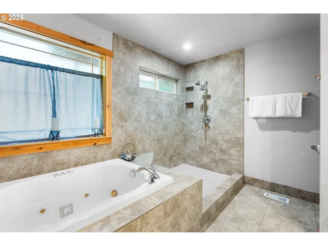 $879,400 | 68182 East Twinberry Loop, Welches, OR 97067