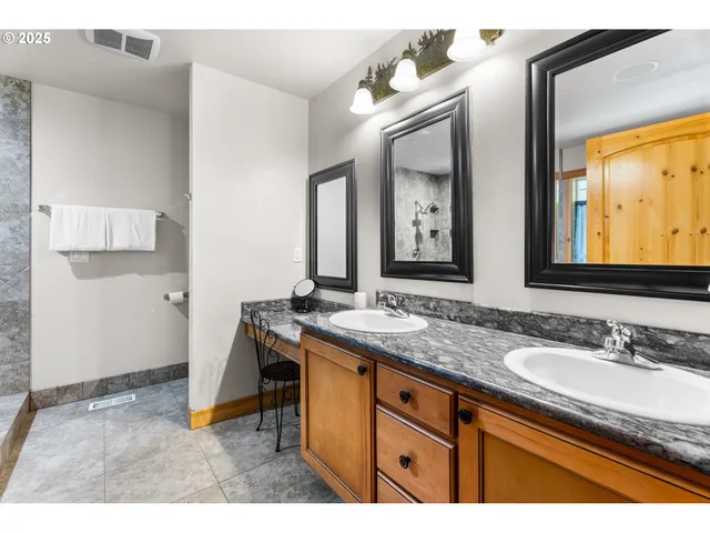 $879,400 | 68182 East Twinberry Loop, Welches, OR 97067