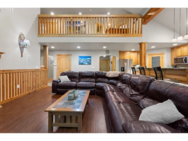 $849,900 | 68182 East Twinberry Loop, Welches, OR 97067