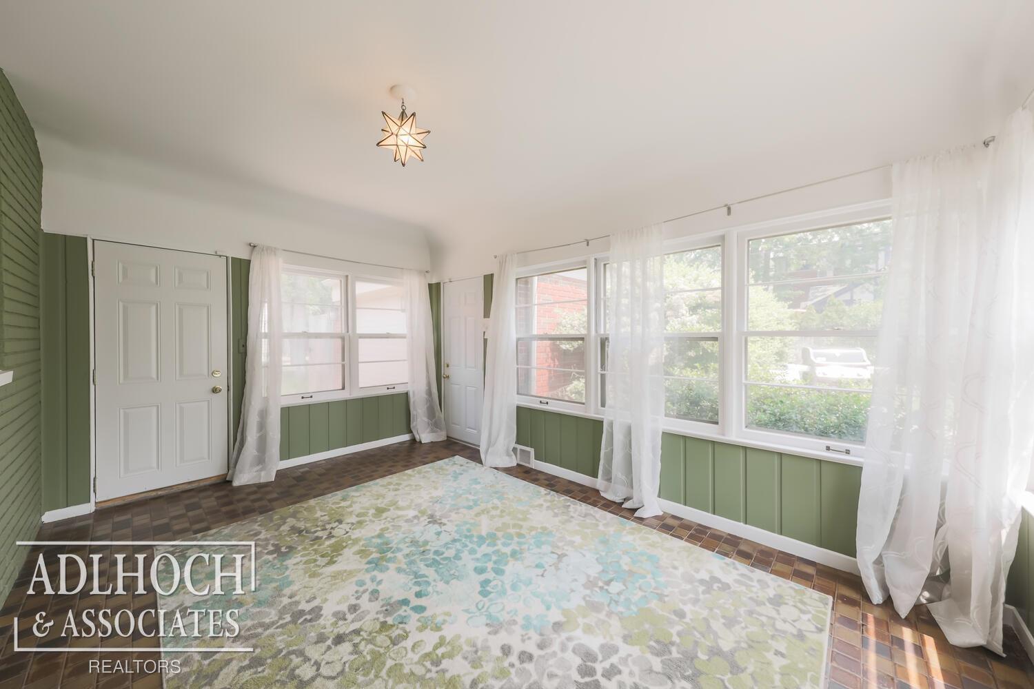 764 Barrington Road Grosse Pointe, MI 48230 - Photo 11 of 19 50114843-10.JPG