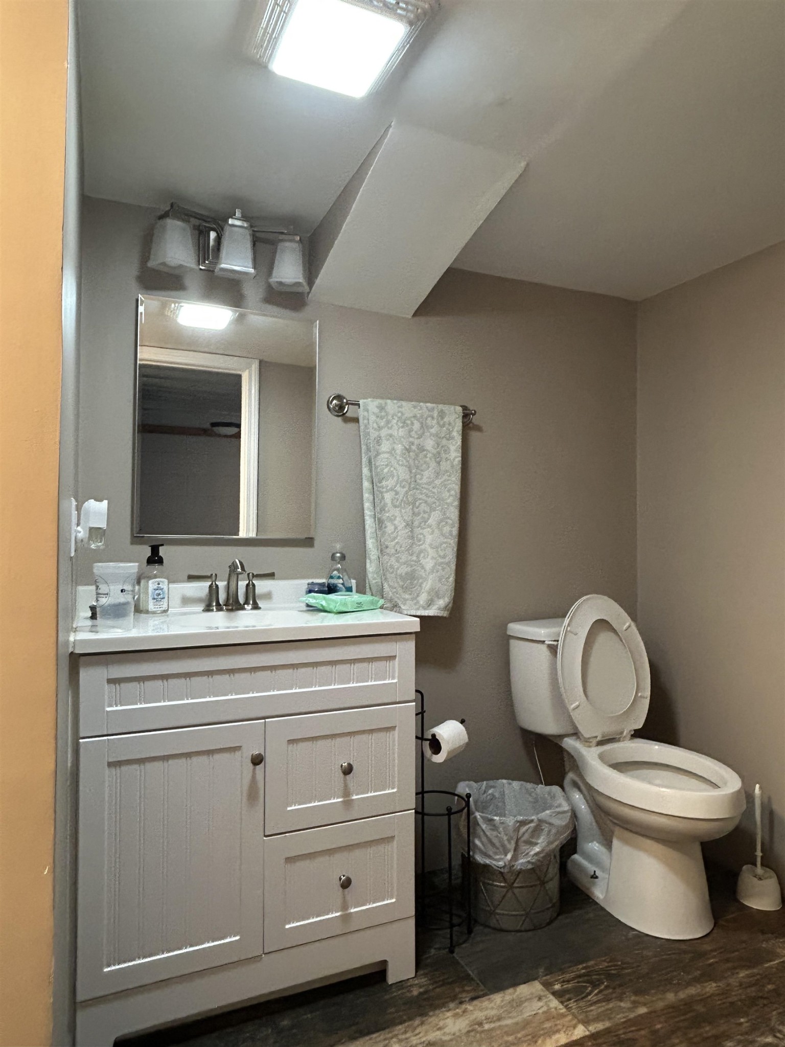 5 Cr 377 Road Iuka, MS 38852 - Photo 17 of 19 a bathroom with a toilet sink and mirror