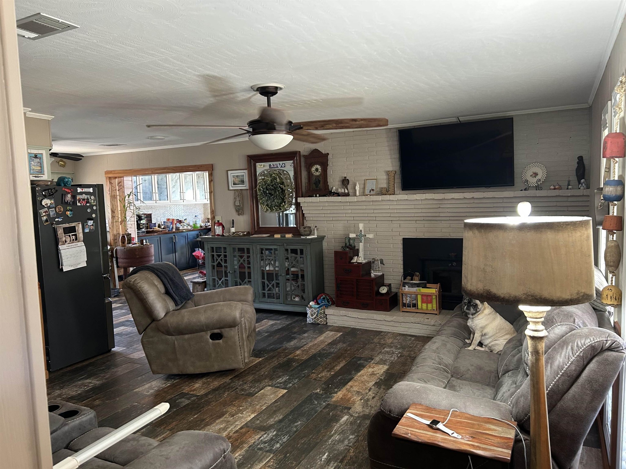 5 Cr 377 Road Iuka, MS 38852 - Photo 4 of 19 a living room with furniture and a fireplace