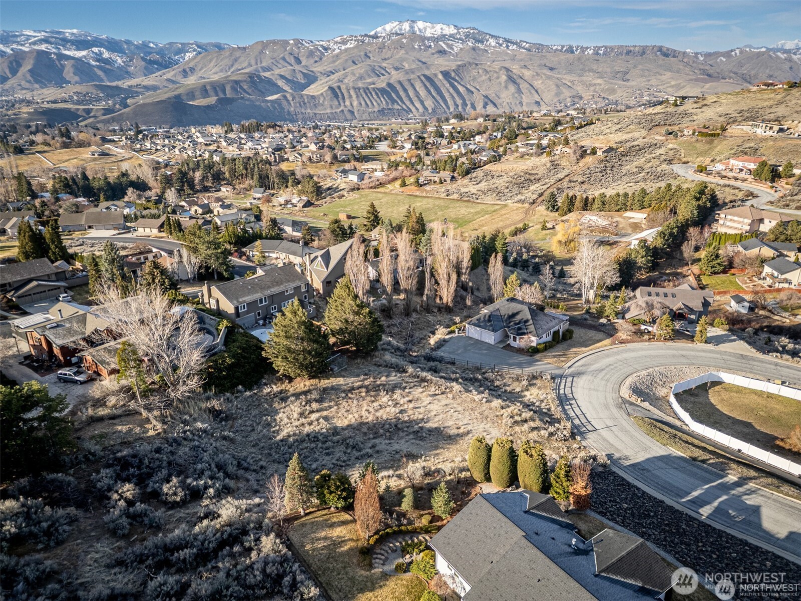155 Stoney Brook Lane Wenatchee, WA 98801 - Photo 9 of 16 a view of a city