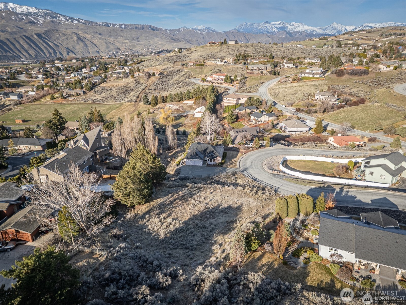 155 Stoney Brook Lane Wenatchee, WA 98801 - Photo 10 of 16 a view of a city
