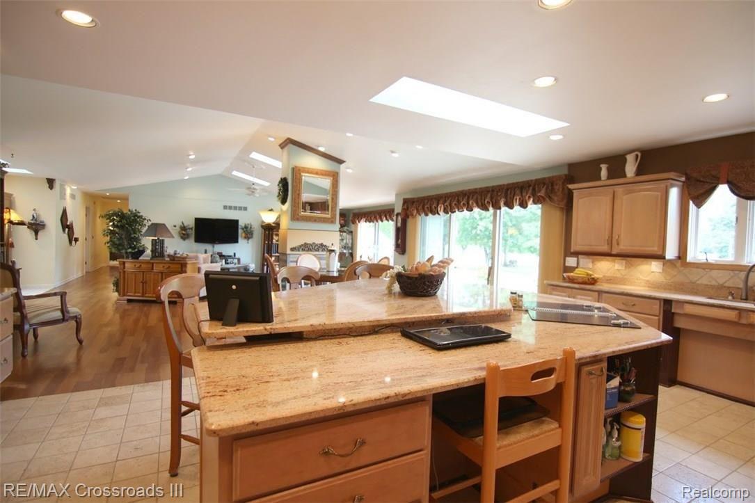 47548 Denton Road Belleville, MI 48111 - Photo 7 of 27 jDenton Rd Kitchen 3.jpg