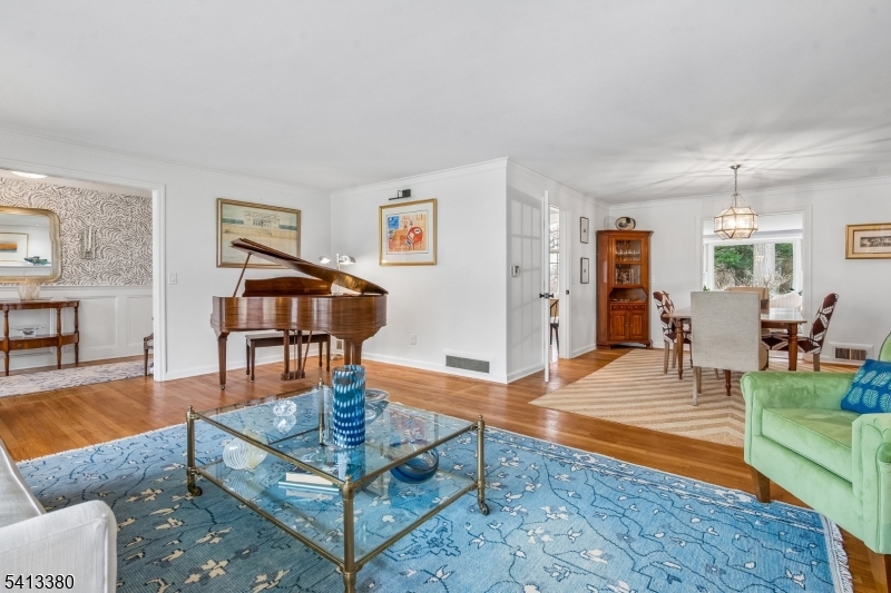 101 Essex Road Summit, NJ 07901 - Photo 5 of 31