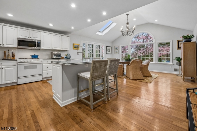 101 Essex Road Summit, NJ 07901 - Photo 8 of 31