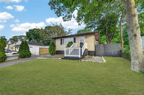 $649,000 | 28 Roslyn Avenue, Selden, NY 11784
