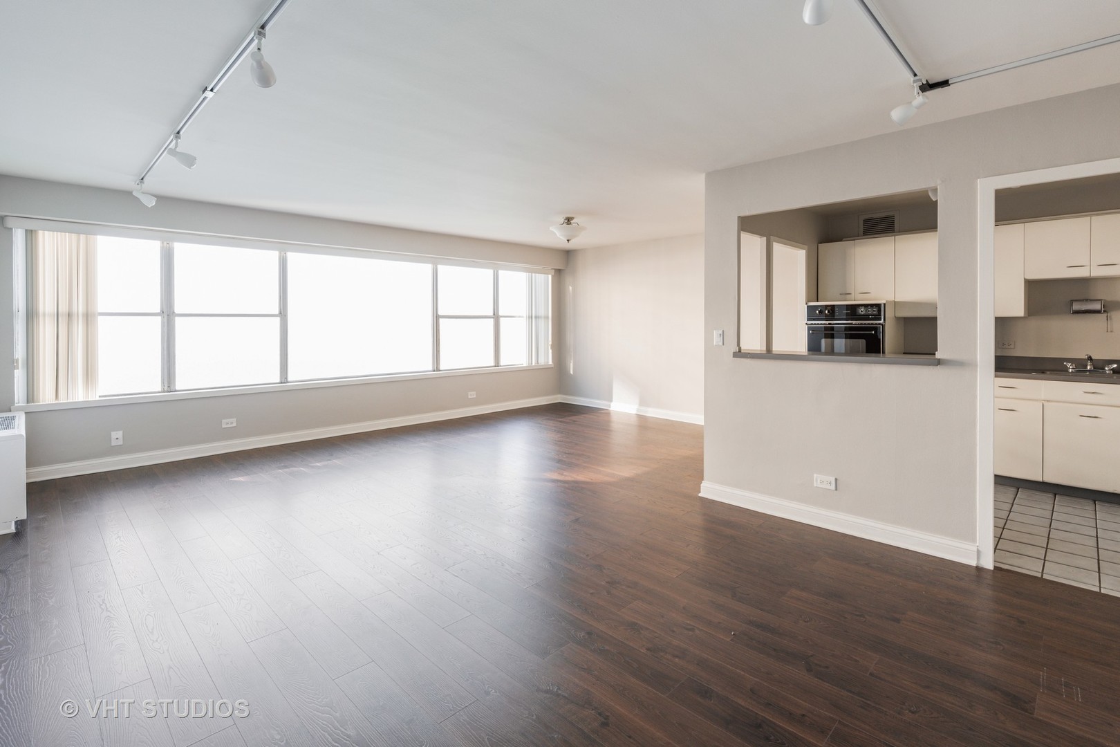 6157 North Sheridan Road, Unit 23E Chicago, IL 60660 - Photo 4 of 10
