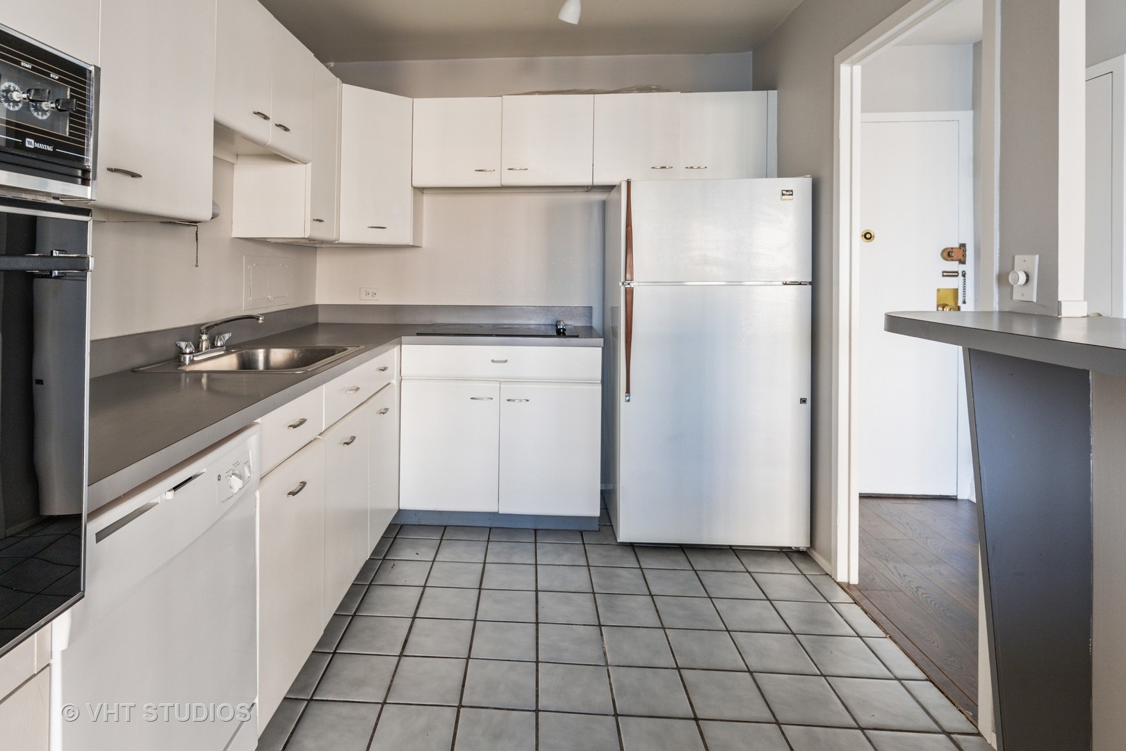 6157 North Sheridan Road, Unit 23E Chicago, IL 60660 - Photo 6 of 10