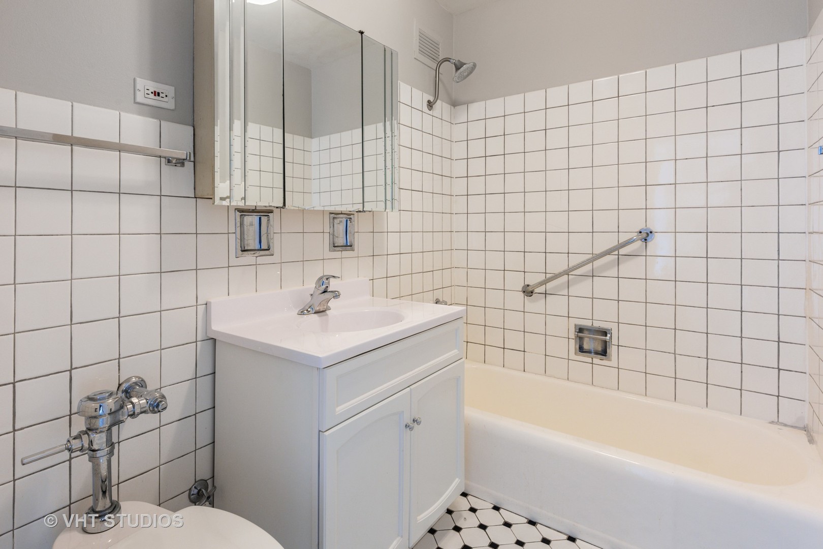 6157 North Sheridan Road, Unit 23E Chicago, IL 60660 - Photo 9 of 10