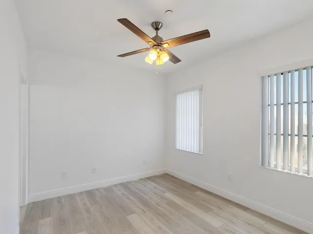 an a window in an empty room