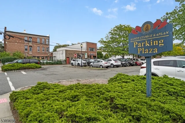 $1,950 | 396 Bloomfield Avenue, Caldwell, NJ 07006