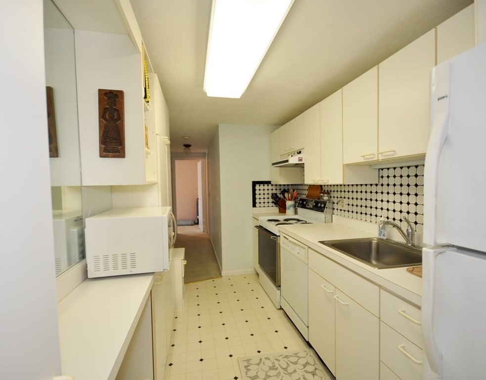 220 Swanson Road, Unit 605 Boxborough, MA 01719 - Photo 13 of 34