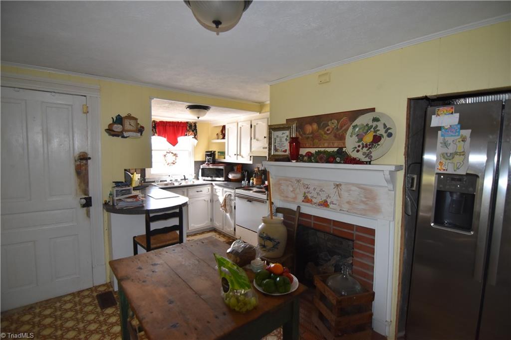 1516 Garner Road Denton, NC 27239 - Photo 4 of 23 Gallery Image 4