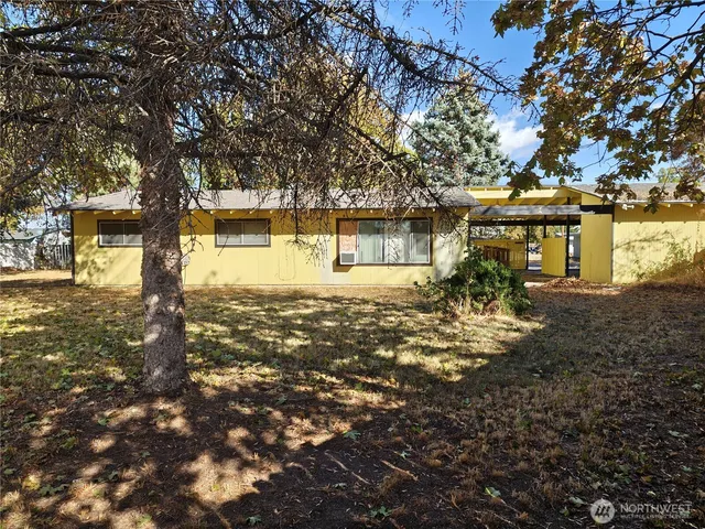 a view of a utility room