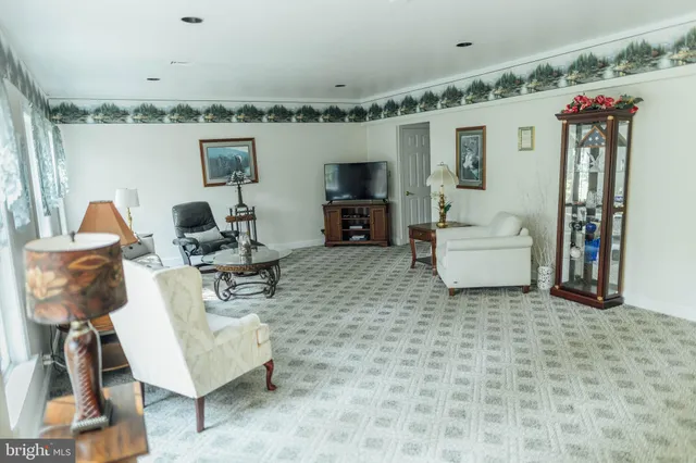 $950,000 | 7 Slitting Mill Road, Glen Mills, PA 19342