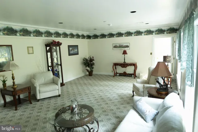 $950,000 | 7 Slitting Mill Road, Glen Mills, PA 19342