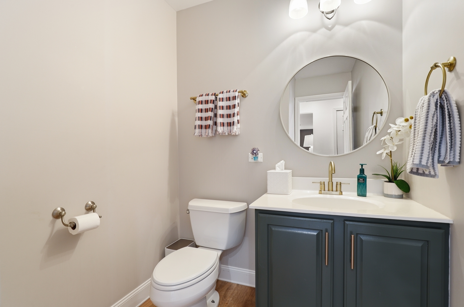 14710 Heathcliff Road Homer Glen, IL 60491 - Photo 11 of 27 a bathroom with a toilet a sink and mirror