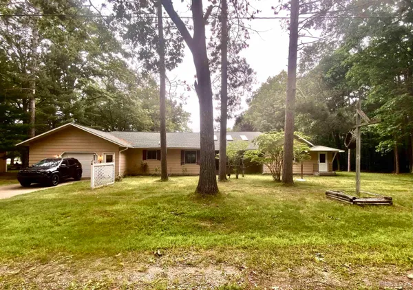 $315,500 | 2804 Gladstone Avenue, Gladstone, MI 49837