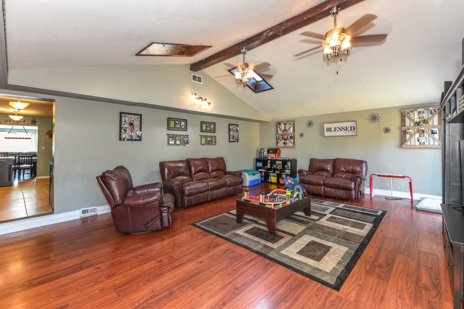 10920 Rutherford Avenue Worth, IL 60482 - Photo 7 of 15 a living room with furniture and wooden floor