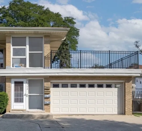 $2,450 | 2308 Oakton Street, Unit 2, Park Ridge, IL 60068