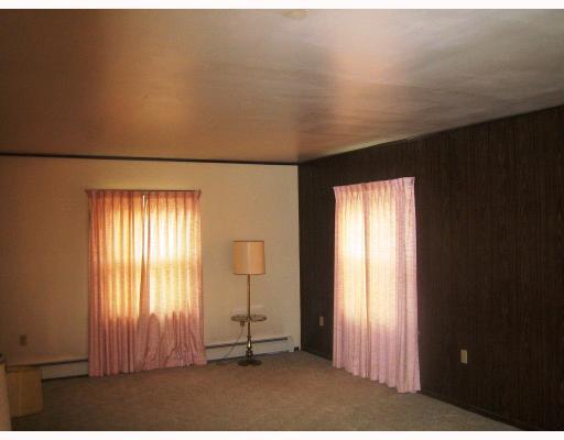 2367 Nicholson Road Franklin Park, PA 15143 - Photo 3 of 7 Living Room.