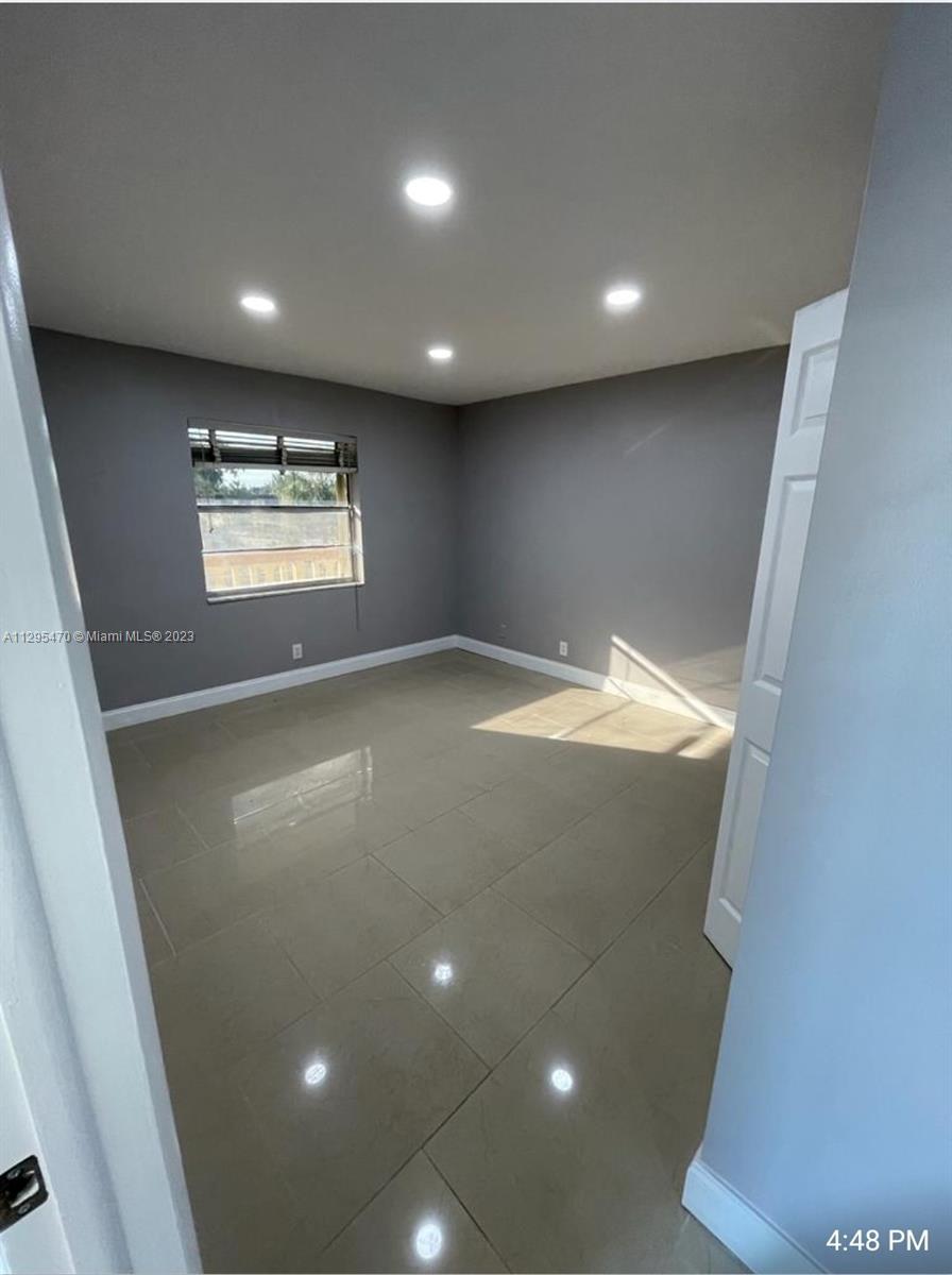 Davie Davie, FL 33024 - Photo 5 of 11 a view of an empty room