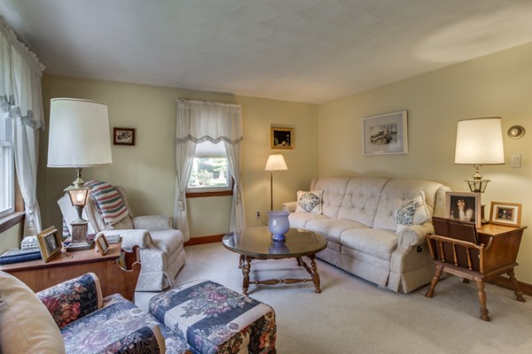 28 Homestead Street Lexington, MA 02421 - Photo 5 of 30