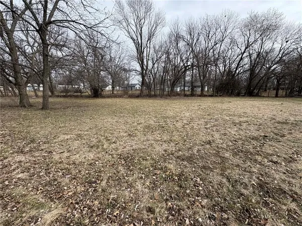 $23,900 | South 6th & 7th Street, Lacygne, KS 66040