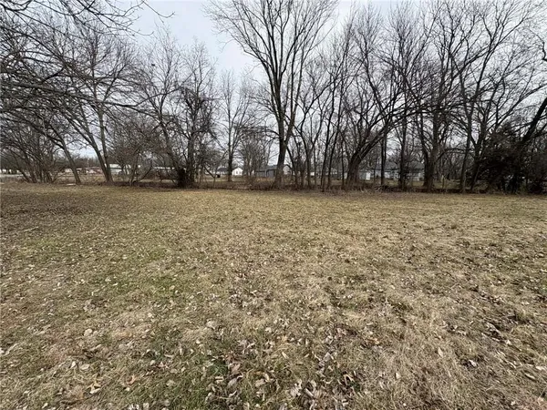 $23,900 | South 6th & 7th Street, Lacygne, KS 66040