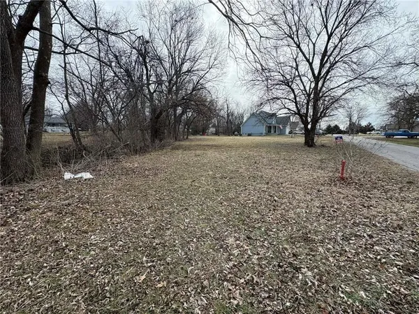 $23,900 | South 6th & 7th Street, Lacygne, KS 66040