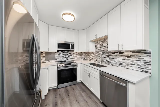 $275,000 | 260 East Chestnut Street, Unit 2107, Chicago, IL 60611