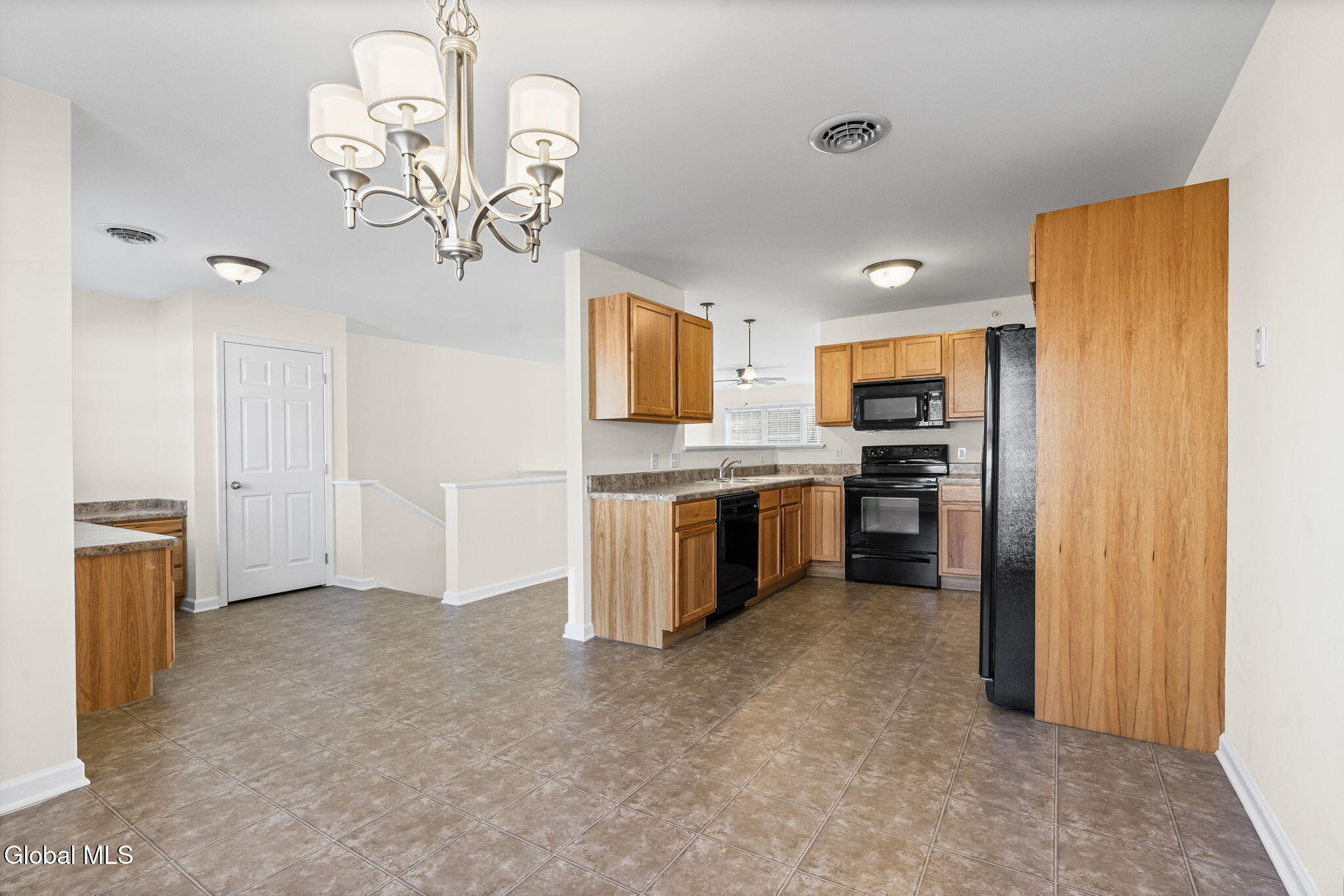 2000 Curry Road, Unit 23 Schenectady, NY 12303 - Photo 4 of 23 22-web-or-mls-2000-curry-rd