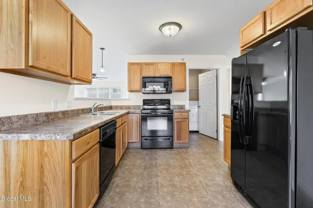 $1,850 | 2000 Curry Road, Unit 23, Schenectady, NY 12303