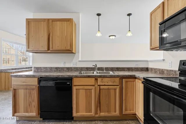 $1,850 | 2000 Curry Road, Unit 23, Schenectady, NY 12303