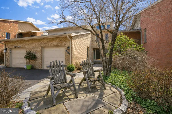 $950,000 | 10806 Whiterim Drive, Potomac, MD 20854