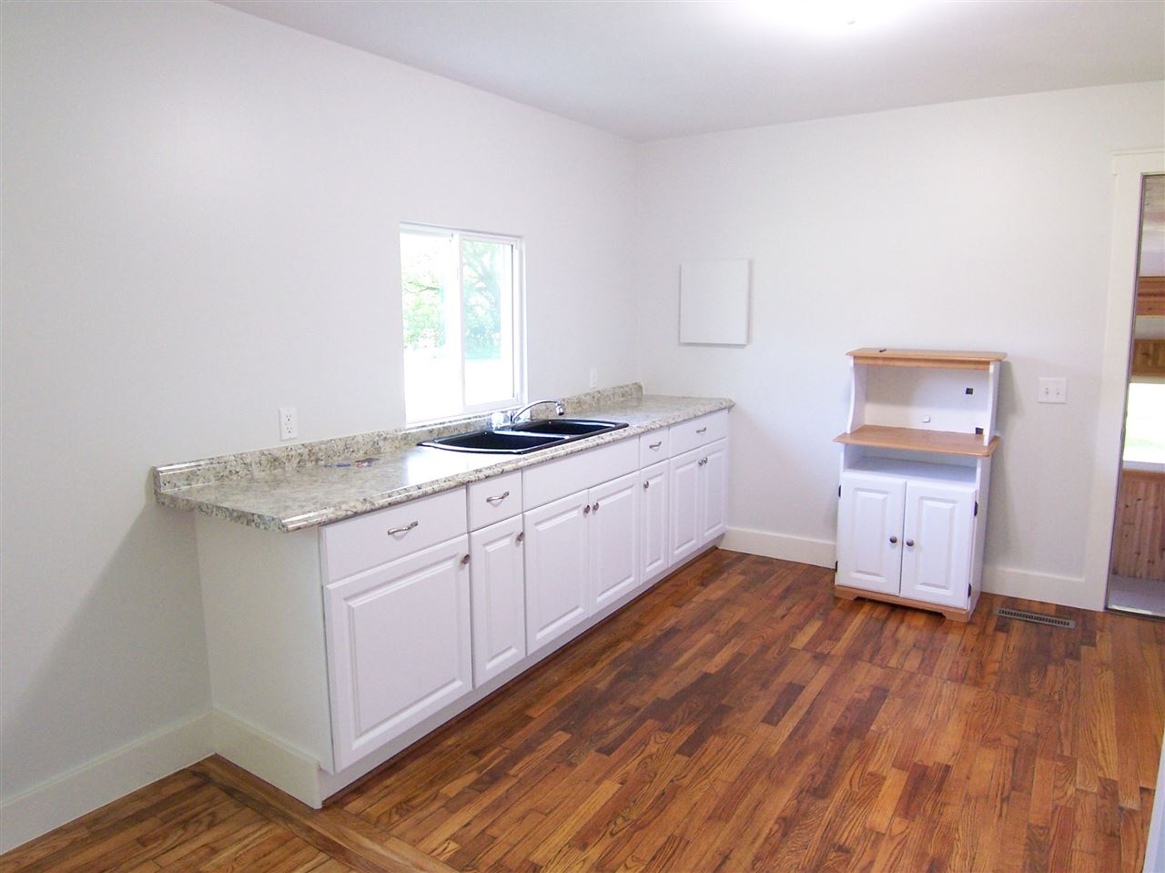 9127 North Seymour Road Flushing, MI 48433 - Photo 7 of 23 31381769-6.JPG