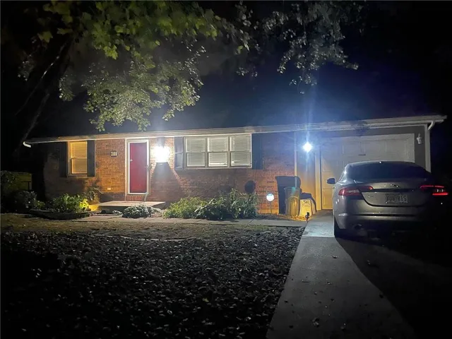 $219,000 | 3101 Douglas Street, St. Joseph, MO 64506