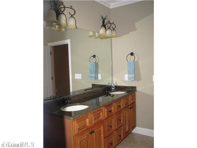 5084 Peppertree Road Clemmons, NC 27012 - Photo 6 of 16 Master Bath/Spa.